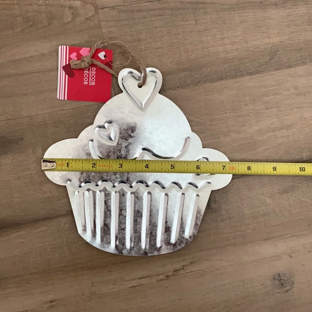 Galvanized Cupcake‎ Sign